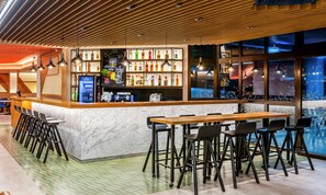 Bar (en el alojamiento)