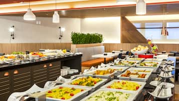 Der serveres morgenmad, frokost og aftensmad