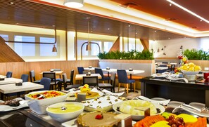 S'hi serveixen esmorzars, dinars i sopars 