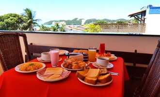 Café da manhã com buffet grátis todos os dias
