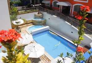 Outdoor pool, pool loungers - Hotel Areia de Ouro (Natal)