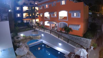 Outdoor pool, sun loungers