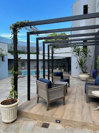 Piscina externa, espreguiƧadeiras