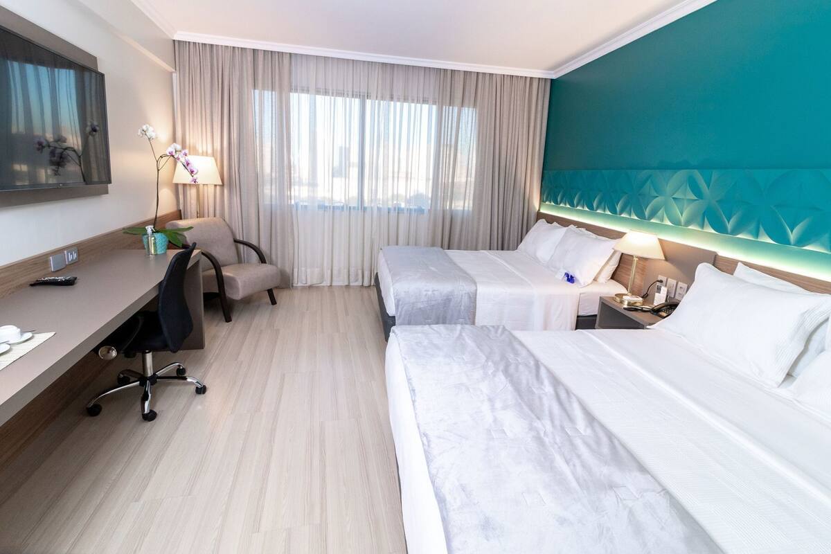 Hypo-allergenic bedding, minibar, in-room safe, desk