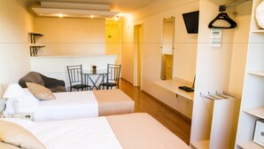 ตู้นิรภัยในห้องพัก, โต๊ะทำงาน, Wi-Fi ฟรี, ผ้าปูที่นอน