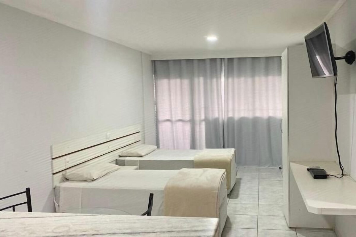 Caja fuerte, escritorio, wifi gratis y ropa de cama