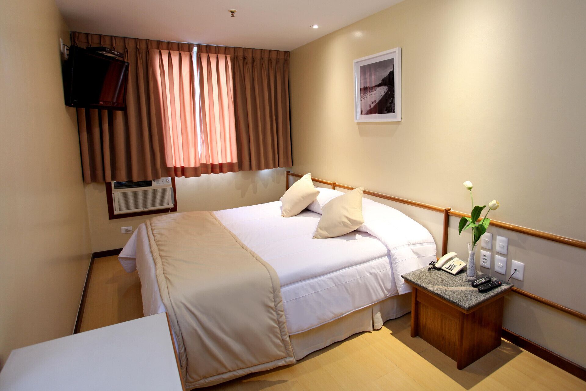 Allergikerbettwaren, Minibar, Zimmersafe, kostenloses WLAN