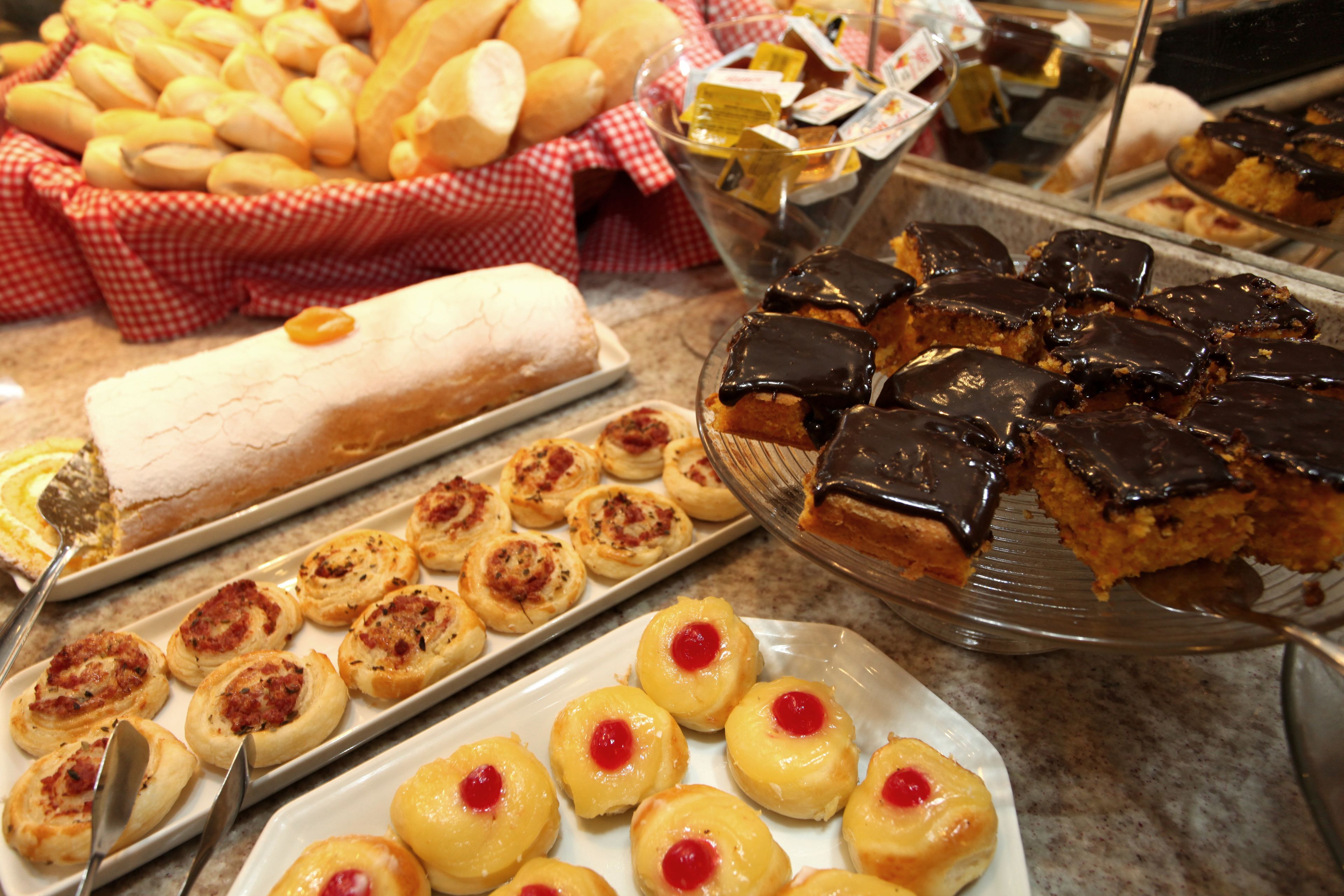 Café da manhã com buffet grátis todos os dias