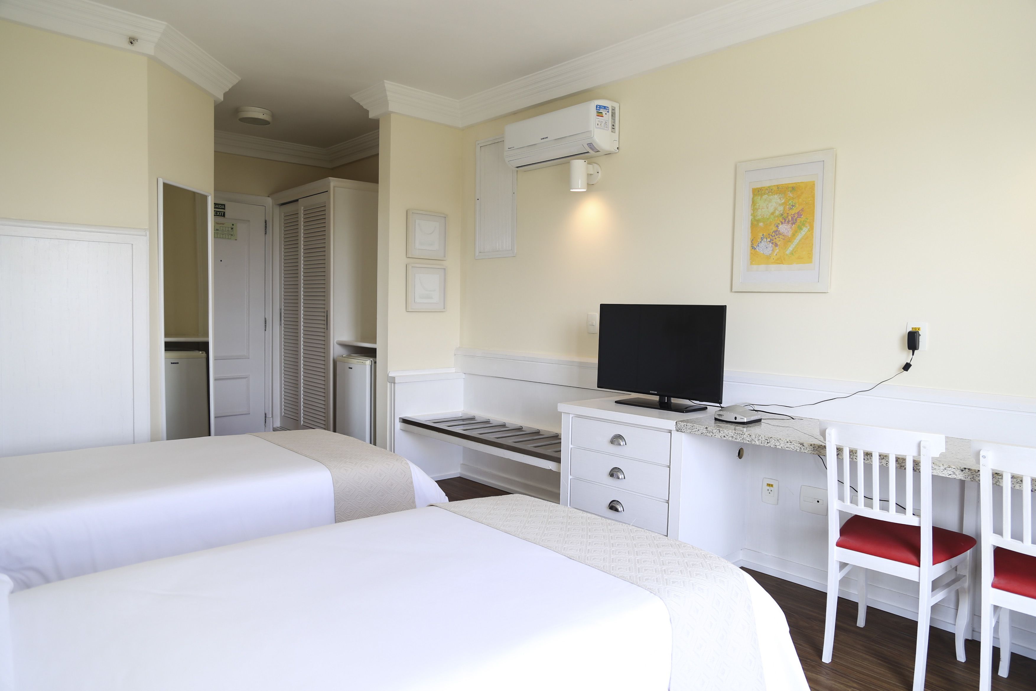 standard twin room | minibar, in-room safe, desk, iron/ironing board