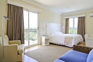 Suite | Minibar, in-room safe, desk, iron/ironing board