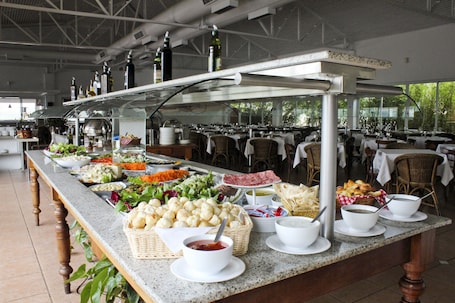 Buffet. Vitória Hotel Convention Indaiatuba
