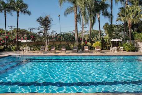 Außenpool, Liegestühle