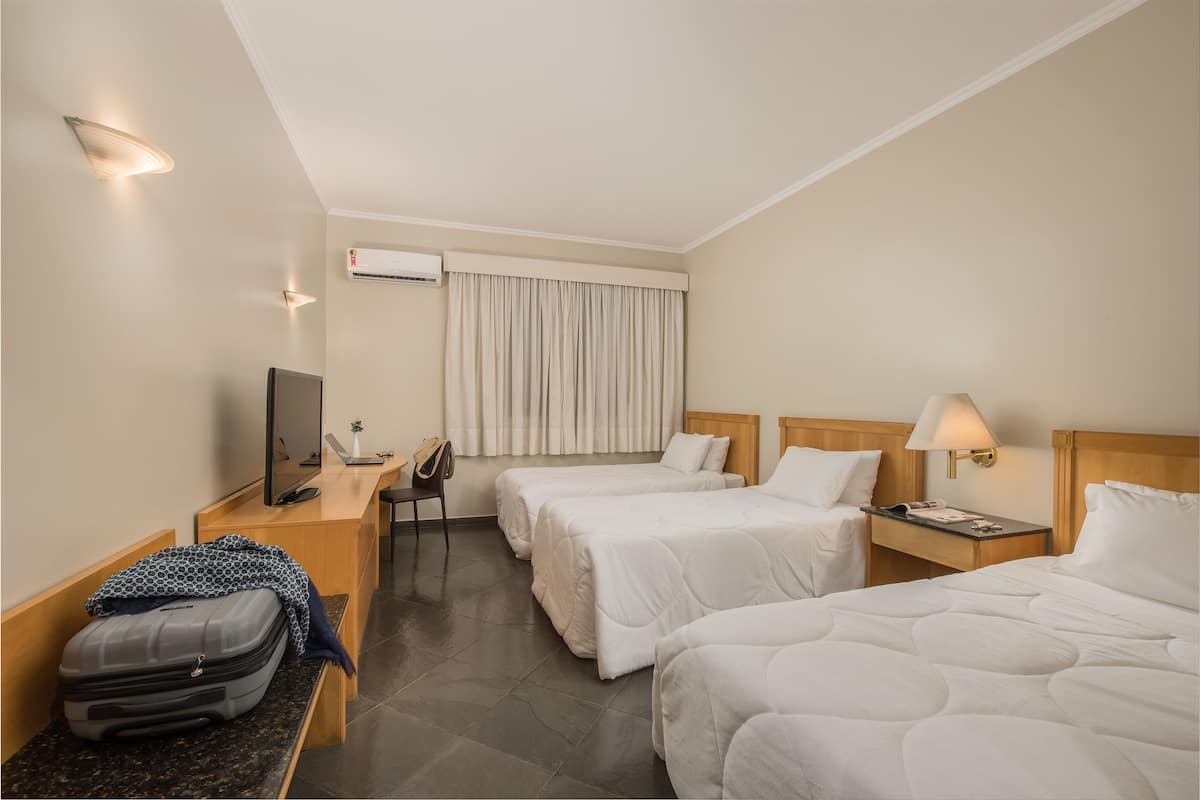Premium Triple Room, 3 Twin Beds | 1 bedroom, minibar, in-room safe, desk
