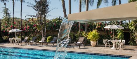 Outdoor pool, pool loungers