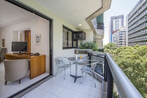 In-room safe, blackout drapes, iron/ironing board, free WiFi - Promenade Princess Copacabana (Rio de Janeiro)