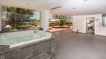 Tina de hidromasaje interior