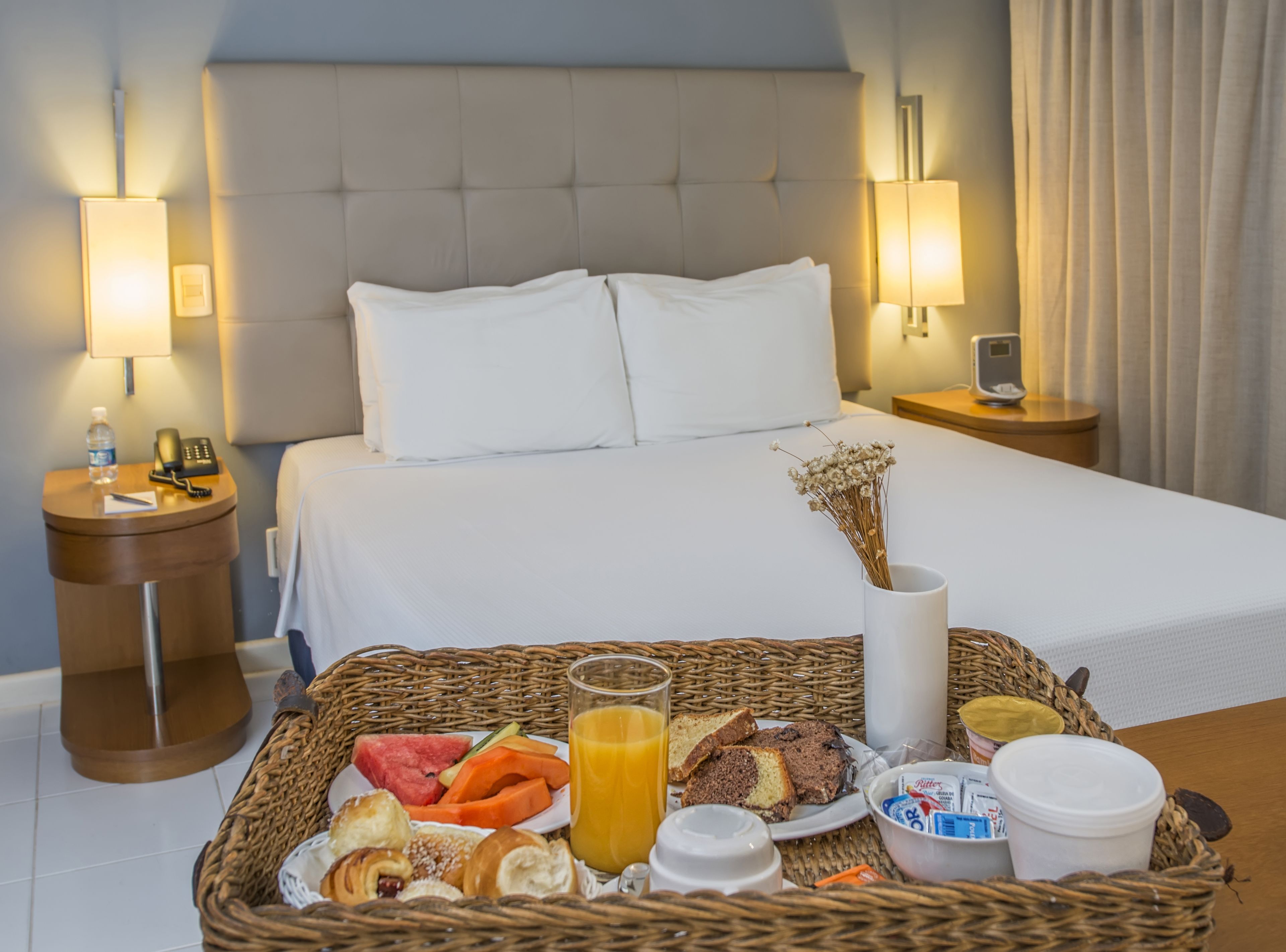 Caja de seguridad en la habitación y cortinas blackout 