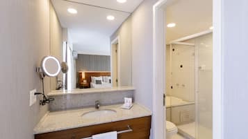 COBERTURA | Badezimmer | Dusche, kostenlose Toilettenartikel, Haartrockner, Handtücher