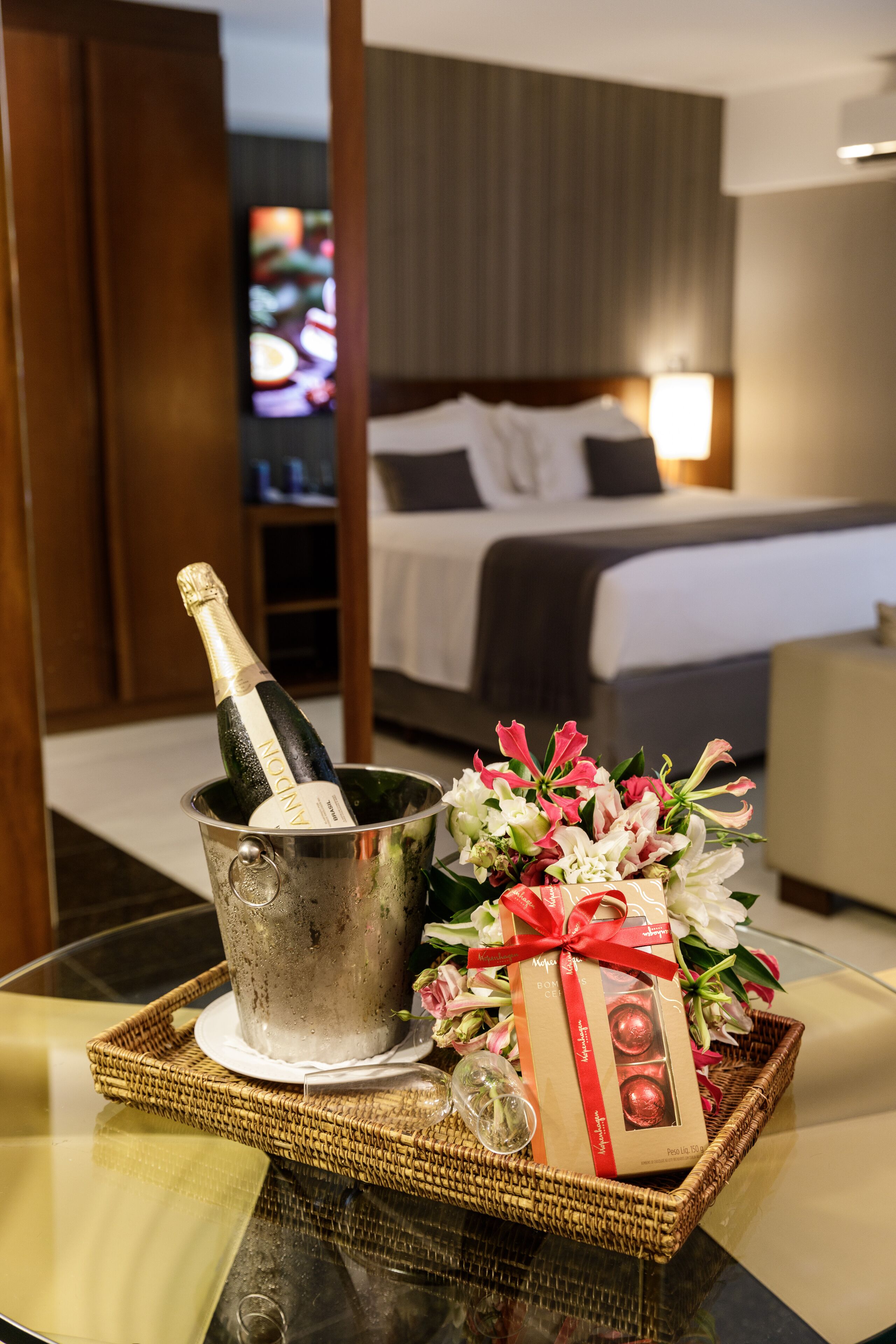 breakfast, lunch and dinner served