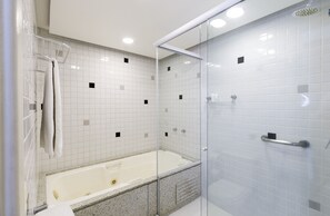 COBERTURA | Salle de bain | Douche, articles de toilette gratuits, sèche-cheveux