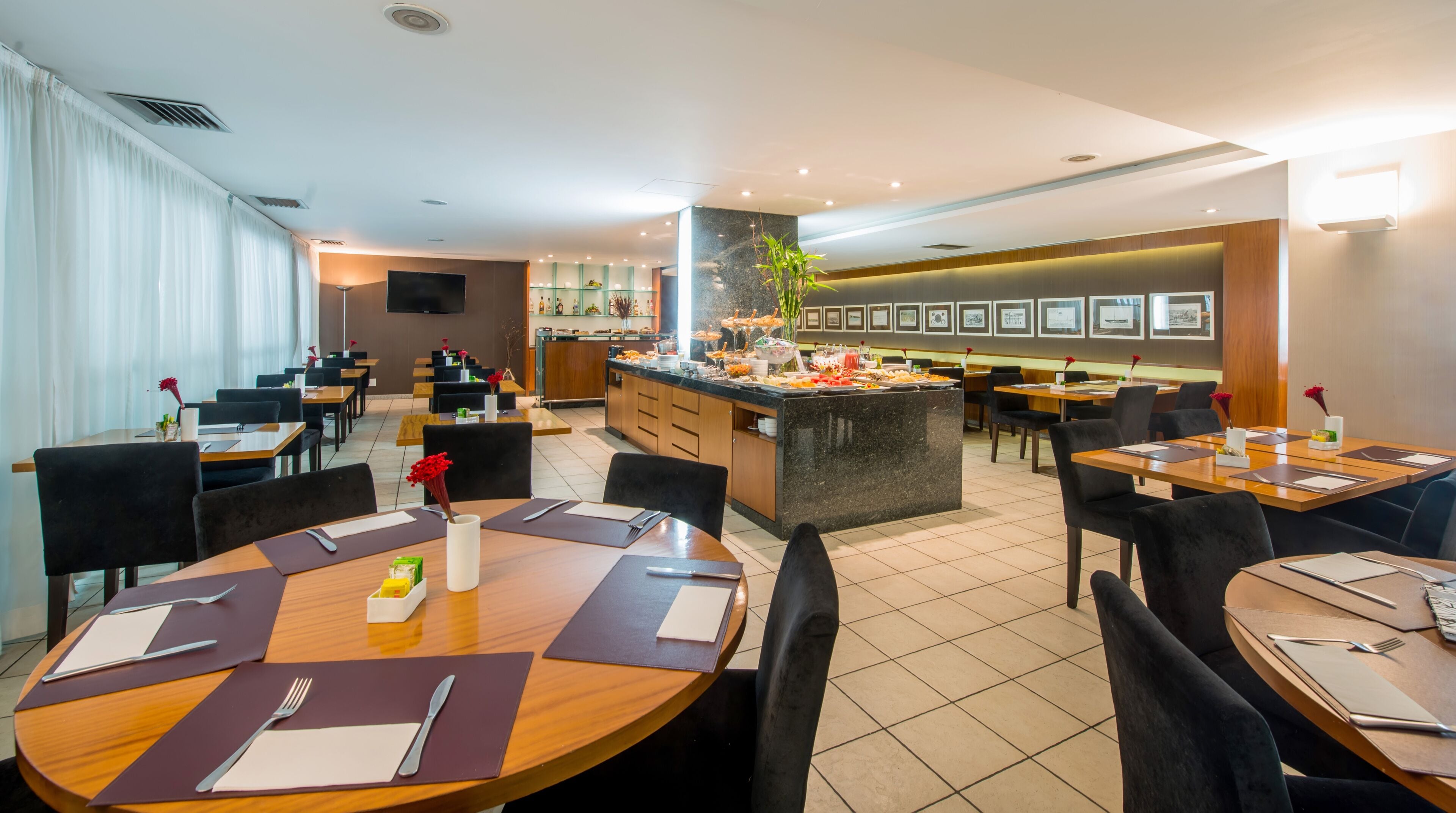 daily continental breakfast (brl 110 per person)