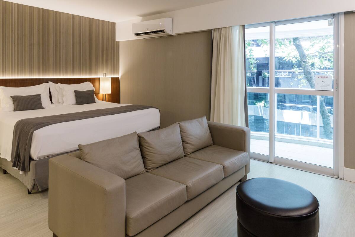 SUITE JUNIOR CASAL VISTA FRENTE | 迷你吧、客房内保险箱、办公桌、隔音