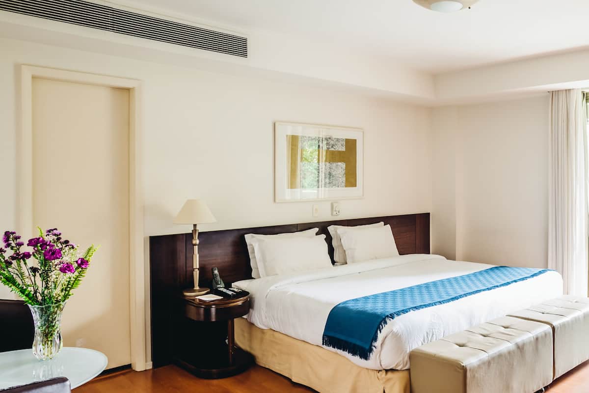 Junior Double Room, 1 Queen Bed | Premium bedding, minibar, in-room safe, desk