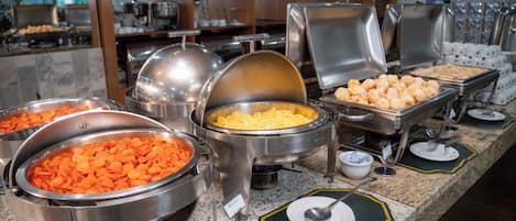 Daily buffet breakfast (BRL 25 per person)