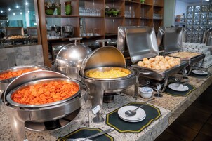 Desayuno buffet diario (BRL 25 por persona)