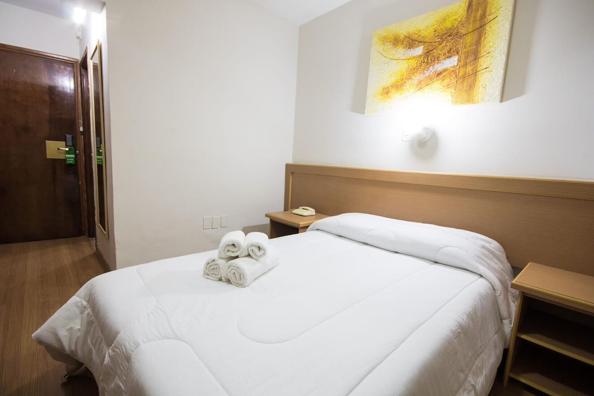 Minibar, desk, WiFi (free)