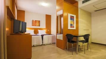 Minibar, caja de seguridad en la habitación y cortinas blackout