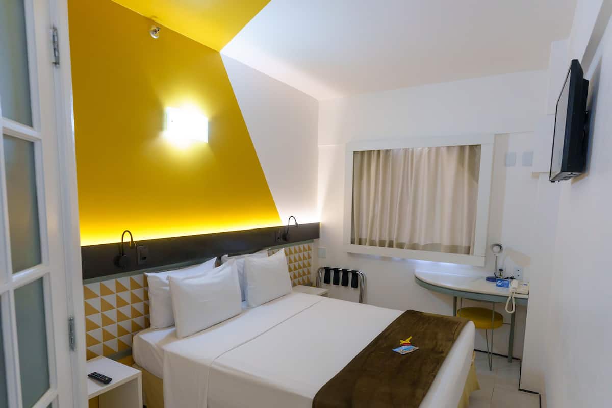Standard Room, 1 Double Bed | Minibar, in-room safe, desk, laptop workspace