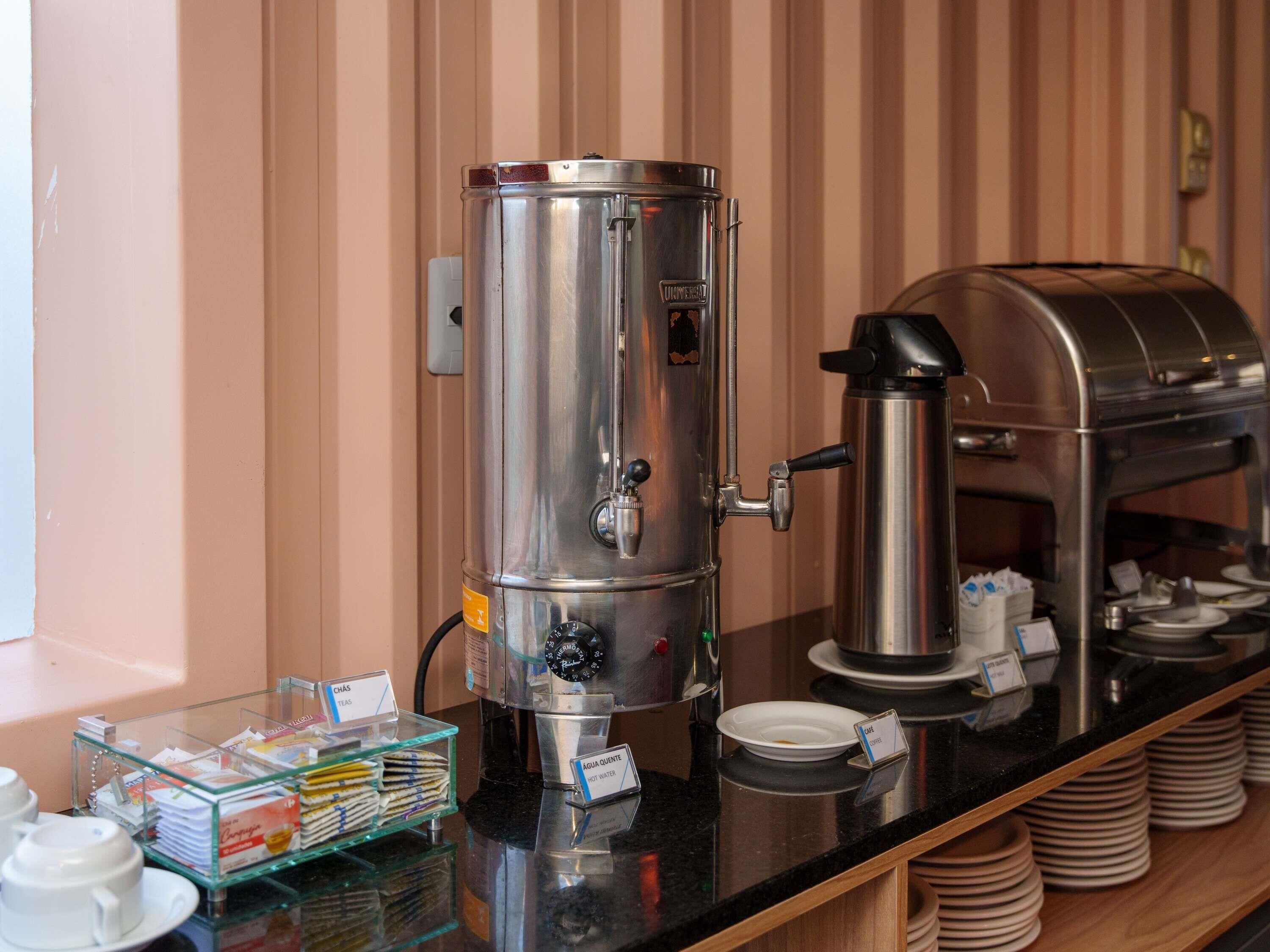 Se ofrece un desayuno bufé todos los días (por un coste adicional)