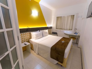 Standard Room, 1 Double Bed, Accessible | Minibar, in-room safe, desk, laptop workspace - Ibis Budget Salvador (Salvador)