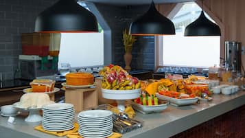 Tägliches Frühstücksbuffet gegen Gebühr