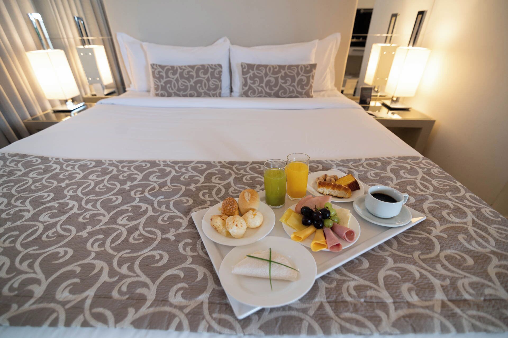 Deluxe Room, 1 Double Bed | Minibar, in-room safe, desk, blackout drapes