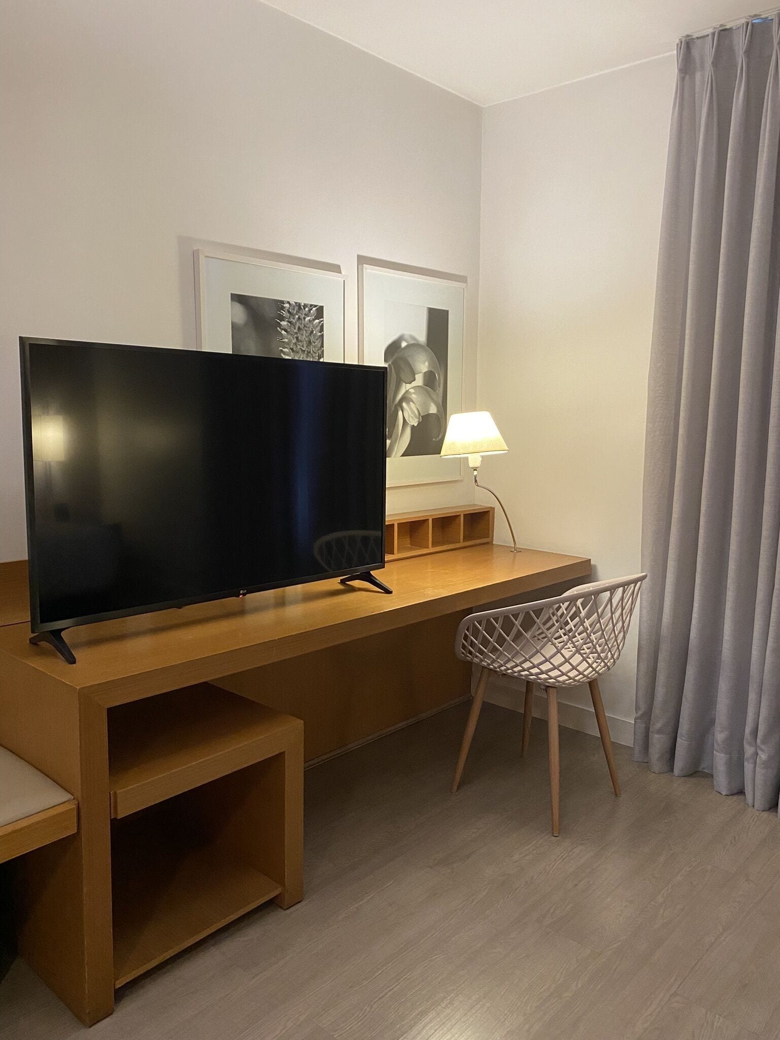 deluxe room, 1 double bed | 1 bedroom, minibar, in-room safe, desk