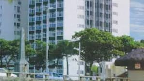 A tall, modern building with a grid of windows. - Park Hotel (Recife)