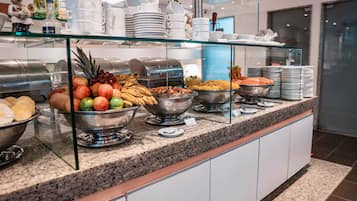 Petit déjeuner, déjeuner et dîner servis sur place