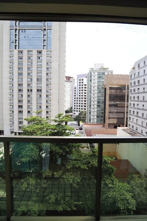 行政客房, 1 张大床, 露台, 城市景观 (Varanda mediante disponibilidade) | 开放式门廊