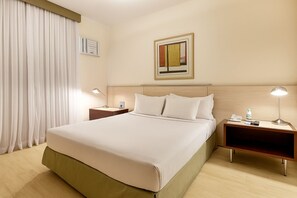 Executive Room, 1 Queen Bed, Patio, City View (Varanda mediante disponibilidade) | Minibar, in-room safe, desk, blackout drapes - Promenade Pancetti Belo Horizonte (Belo Horizonte)