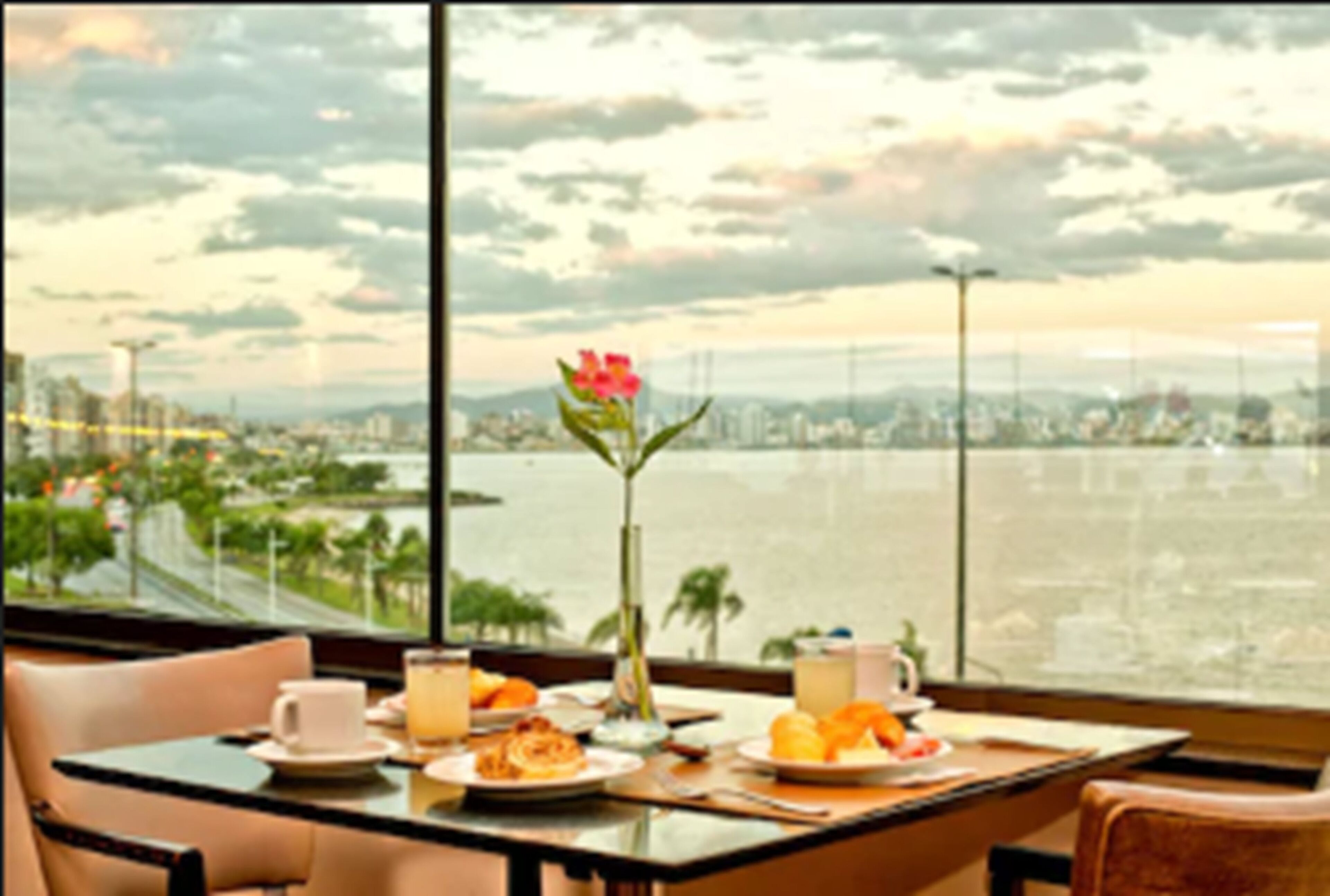 Se sirven desayunos, almuerzos y cenas