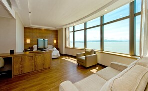 Executive-Zimmer (Vista Panorâmica para o mar) | Minibar, Zimmersafe, Schreibtisch, Verdunkelungsvorhänge