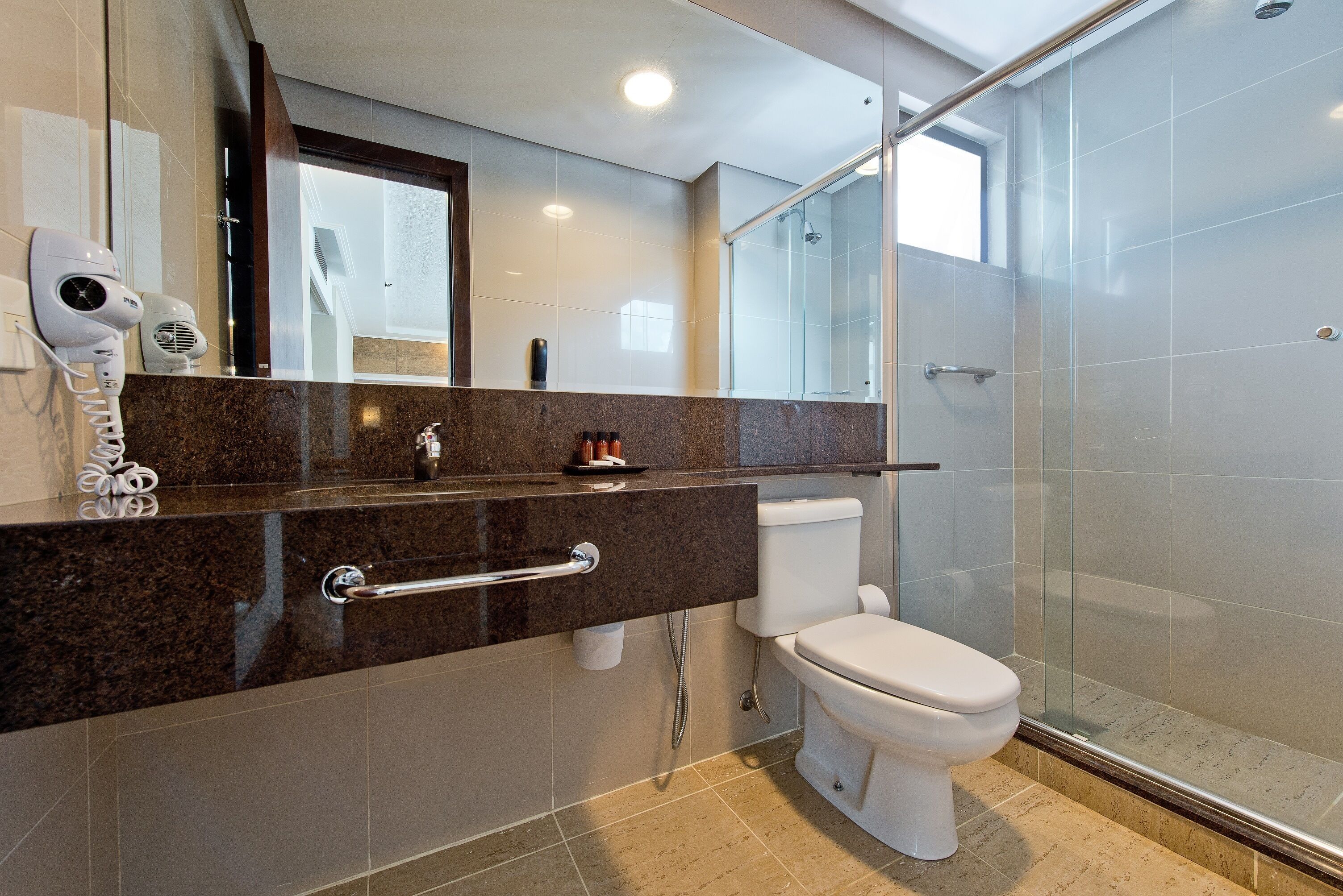 shower, hydromassage showerhead, free toiletries, hair dryer