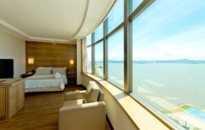 Executive-Zimmer (Vista Panorâmica para o mar) | Minibar, Zimmersafe, Schreibtisch, Verdunkelungsvorhänge