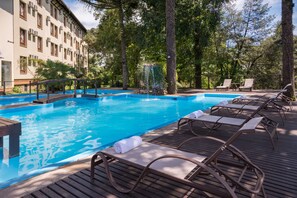 Indoor pool, outdoor pool, sun loungers - Wish Serrano Resort (Gramado)