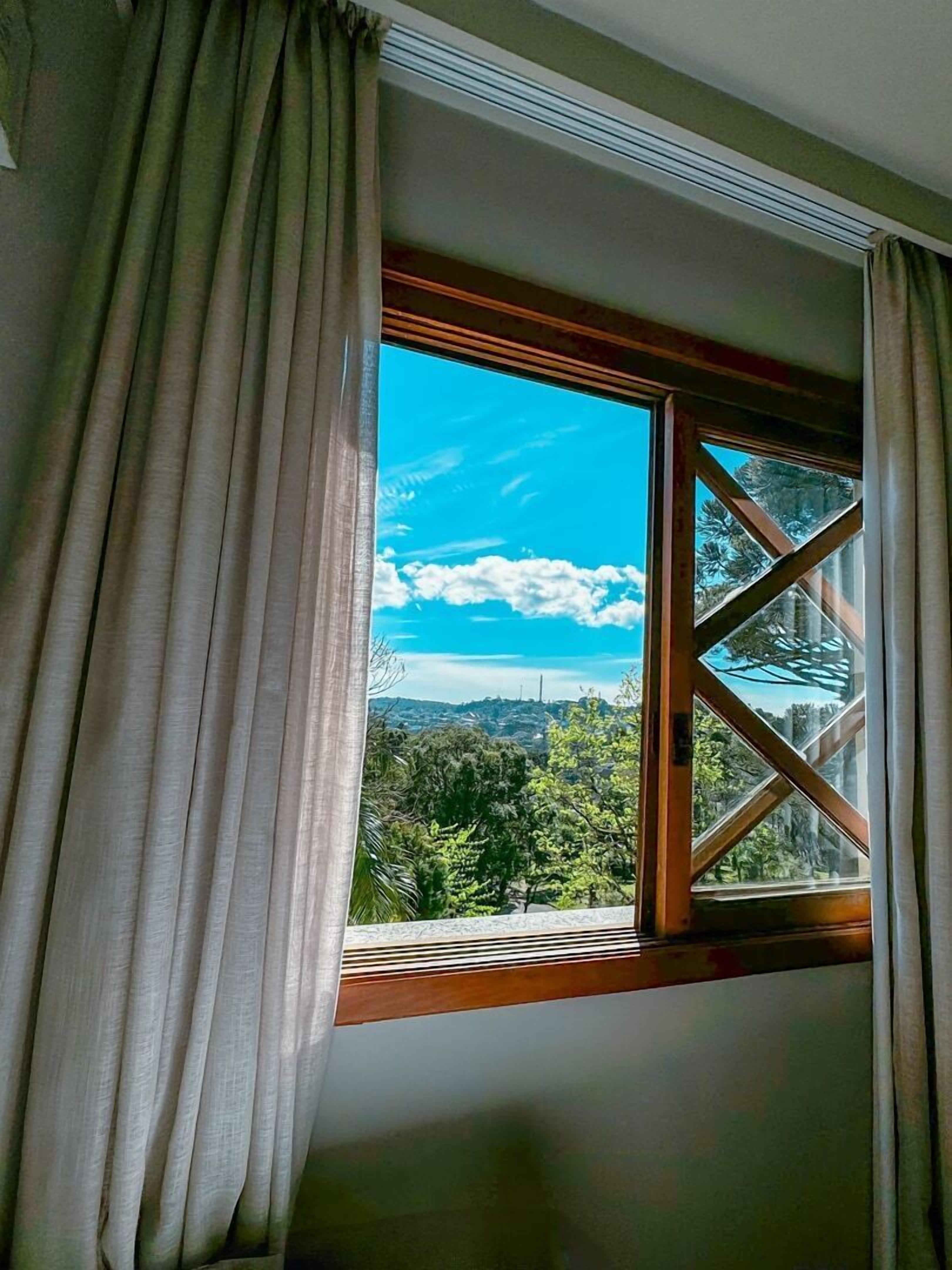 family room | 1 bedroom, premium bedding, minibar, in-room safe