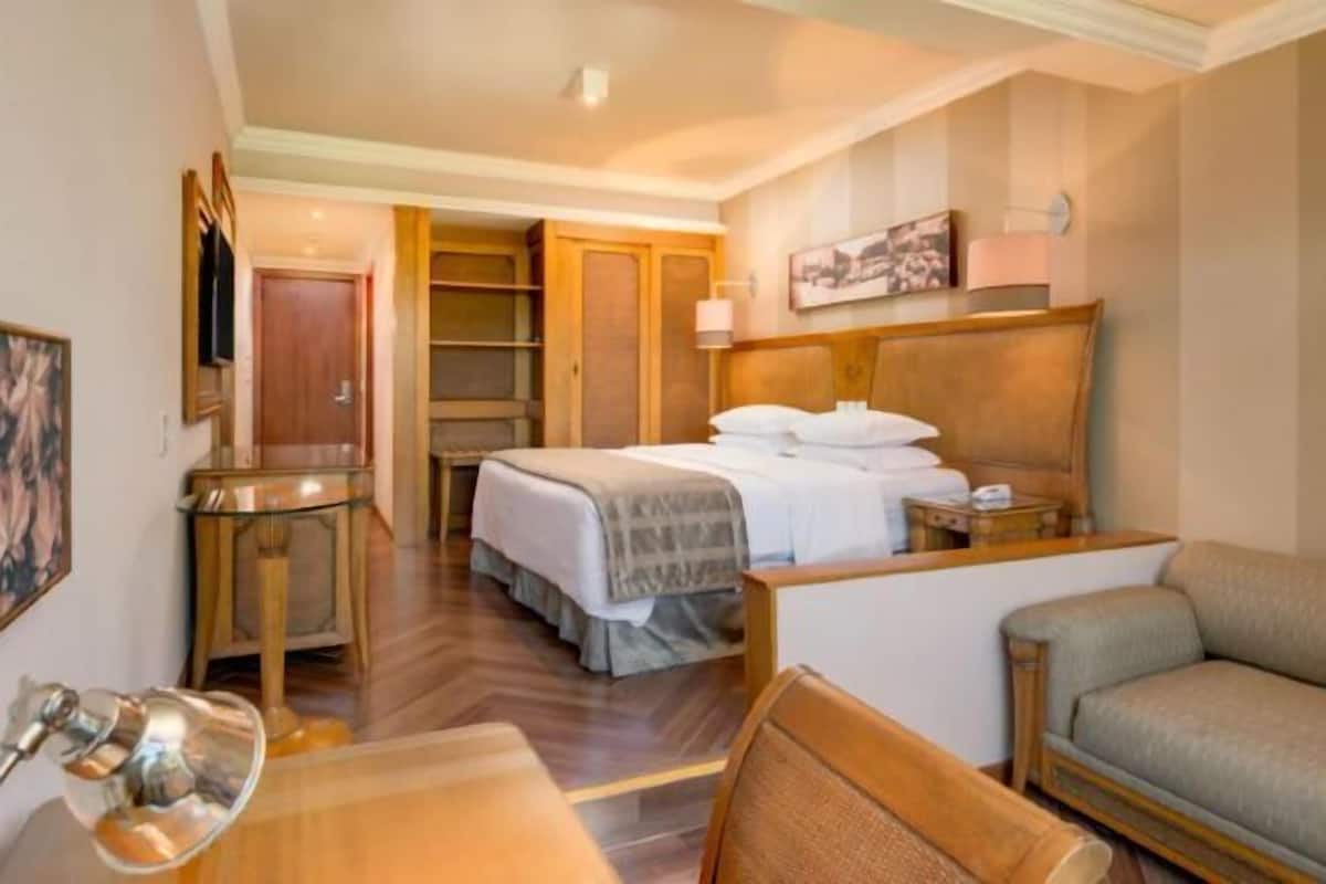 1 bedroom, premium bedding, minibar, in-room safe