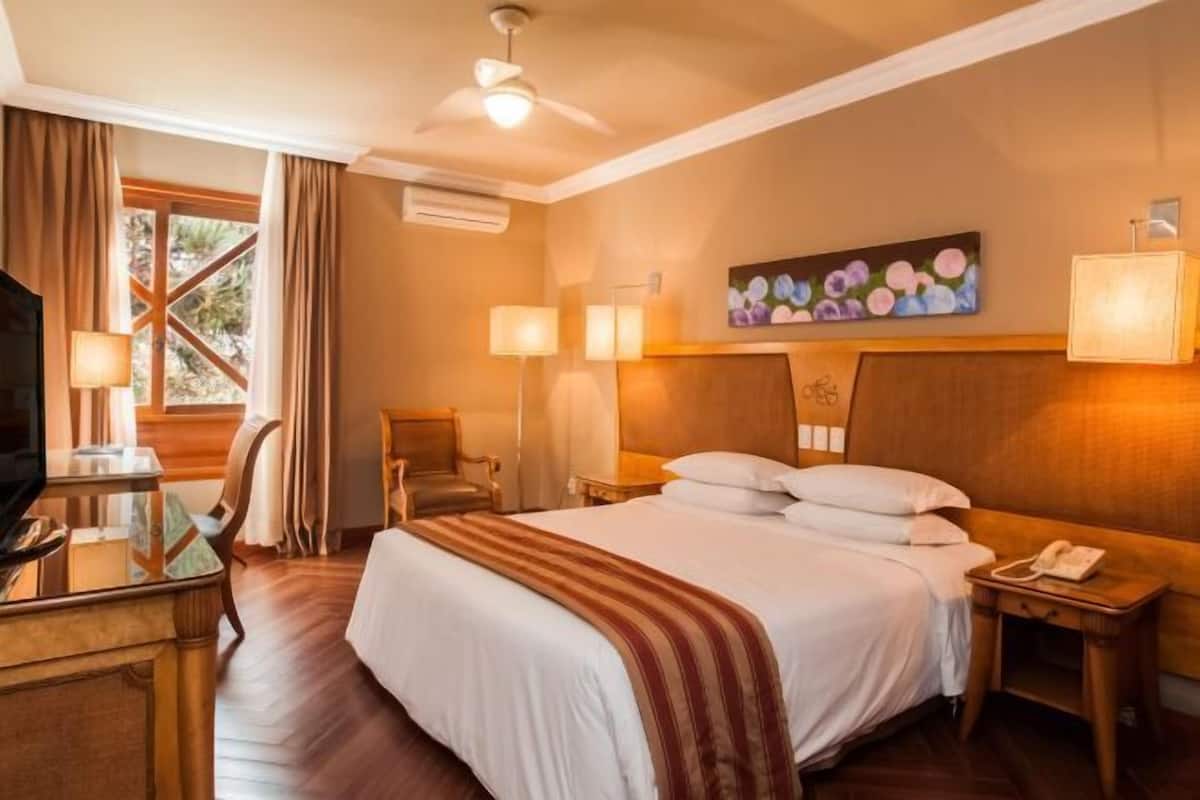 1 bedroom, premium bedding, minibar, in-room safe