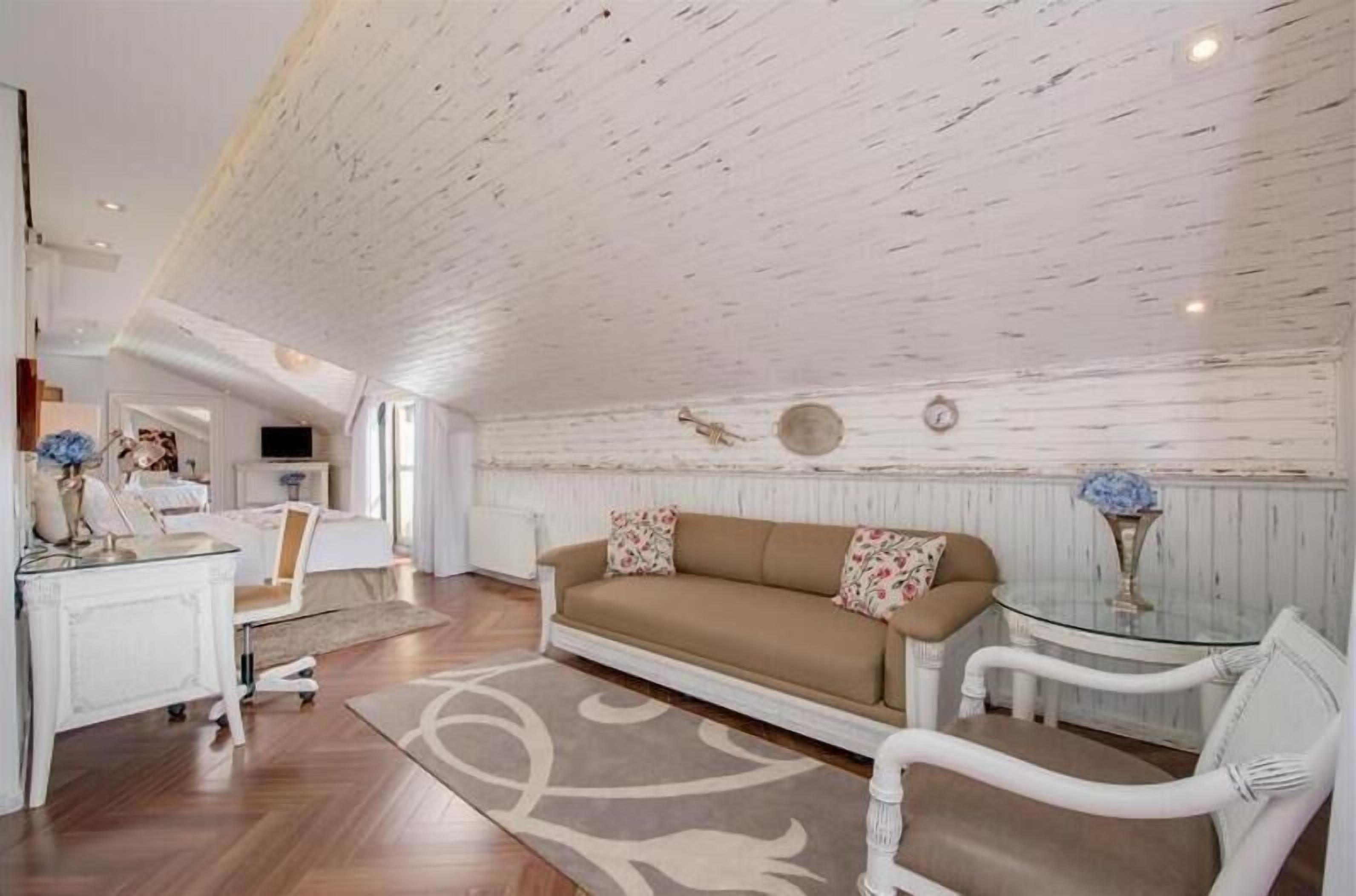 junior suite, balcony | living area | 32-inch lcd tv with cable channels, tv